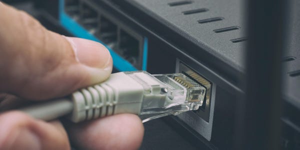 cavo ethernet collegato al router internet