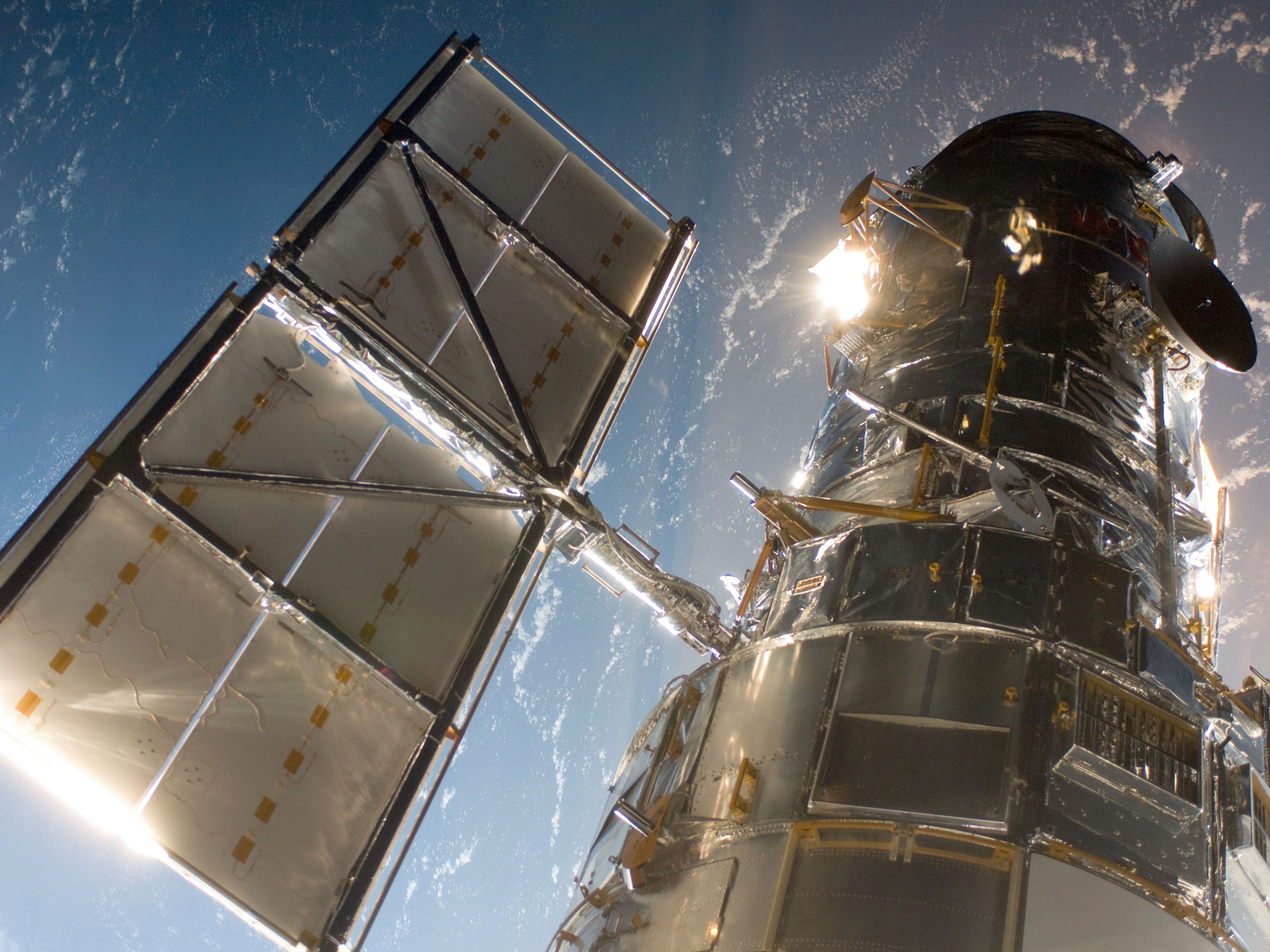 telescopio spaziale Hubble in orbita attorno alla terra