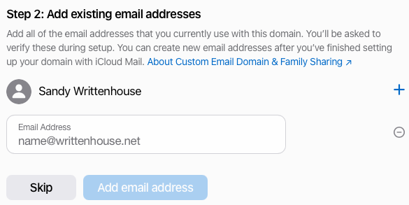 Aggiungi i tuoi indirizzi email attuali sul dominio