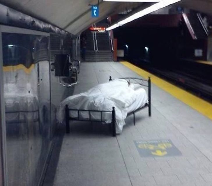 16 Photos That Prove the Subway Is a Portal to a Fantasy World