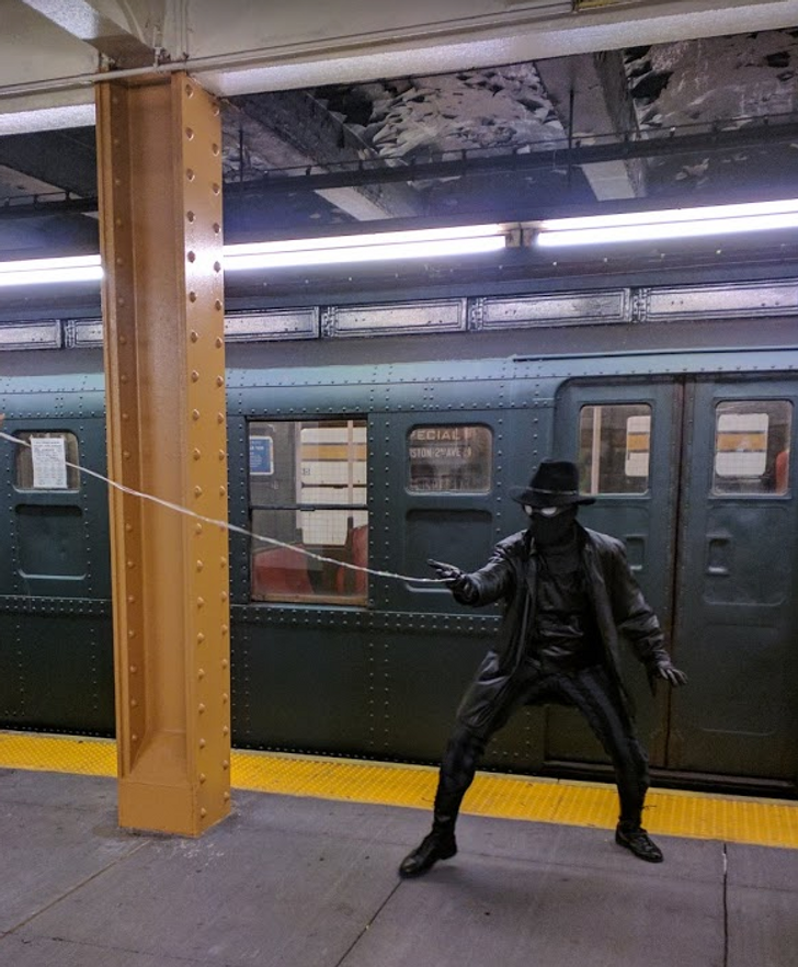 16 Photos That Prove the Subway Is a Portal to a Fantasy World