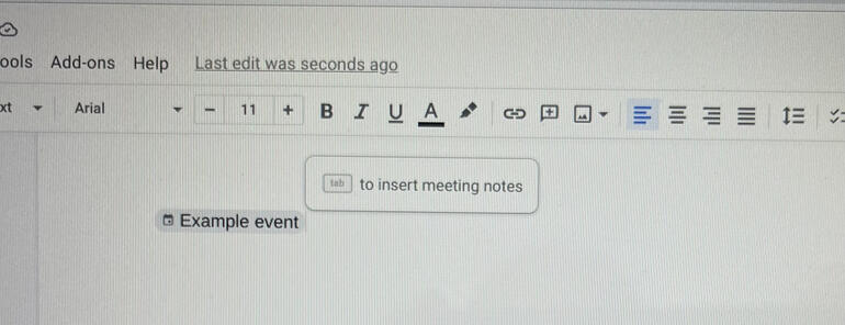 Foto di un documento Google con un chip evento di esempio e l'opzione "scheda per inserire note riunione" visualizzata sullo schermo.