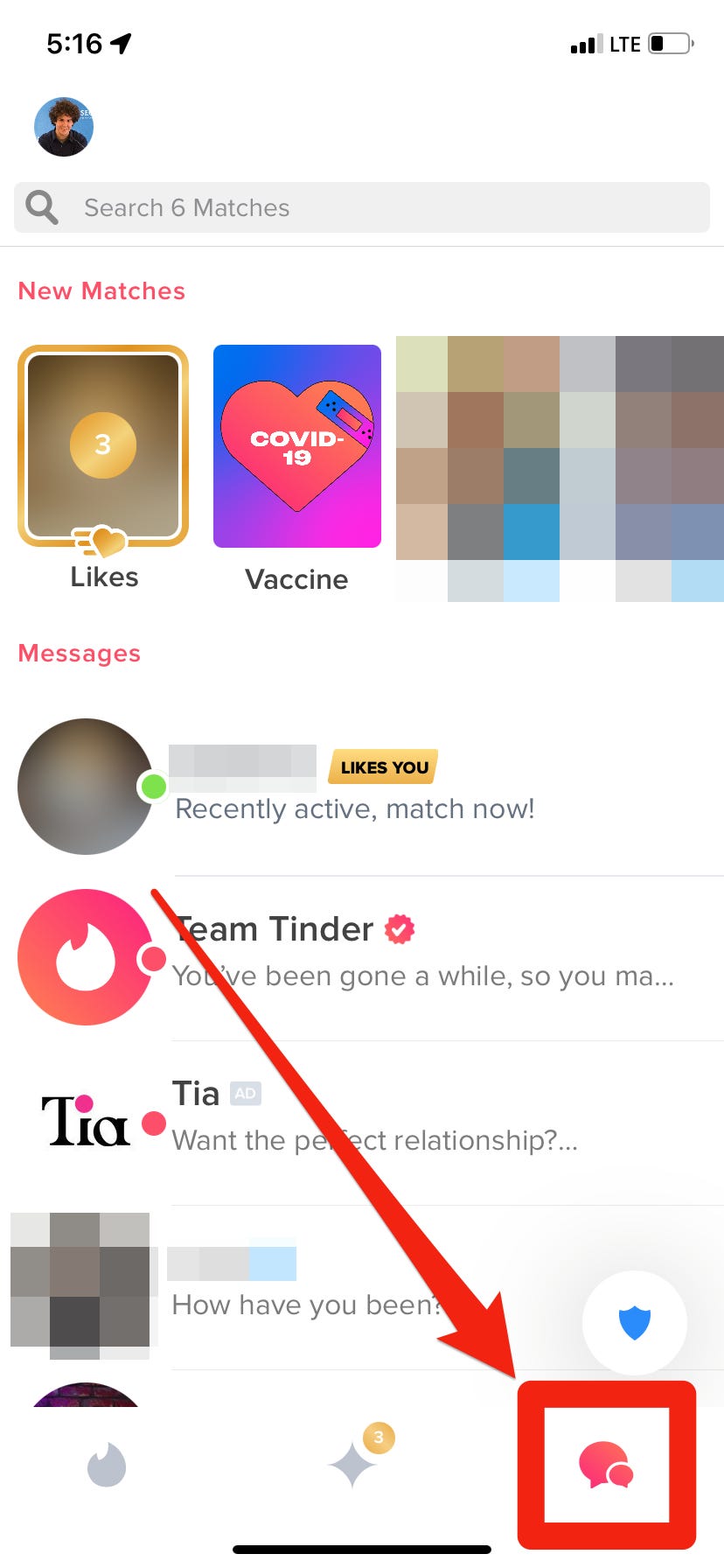 La pagina della chat di Tinder, con la sua icona nella barra degli strumenti in basso evidenziata.