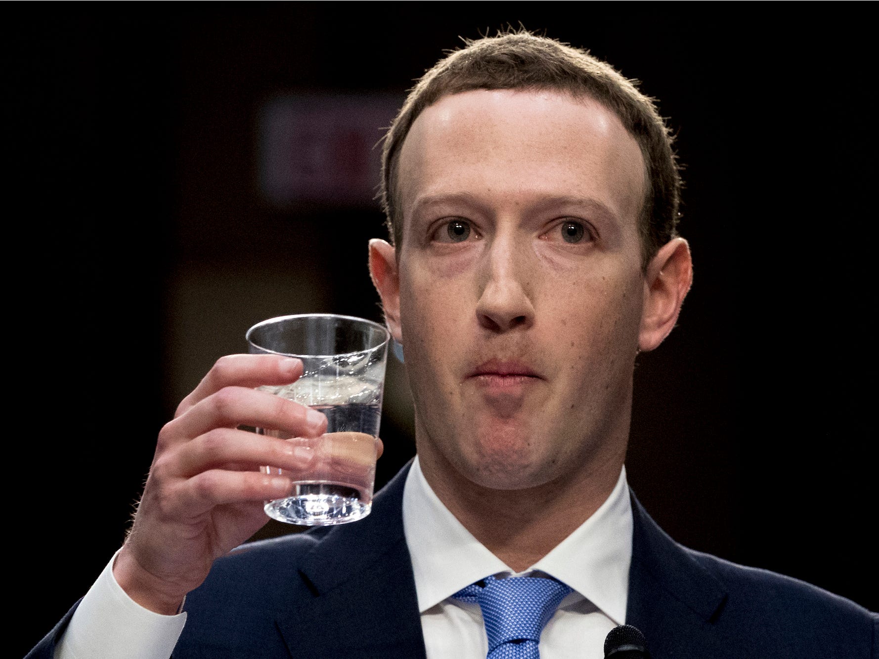 mark zuckerberg congress facebook imbarazzante