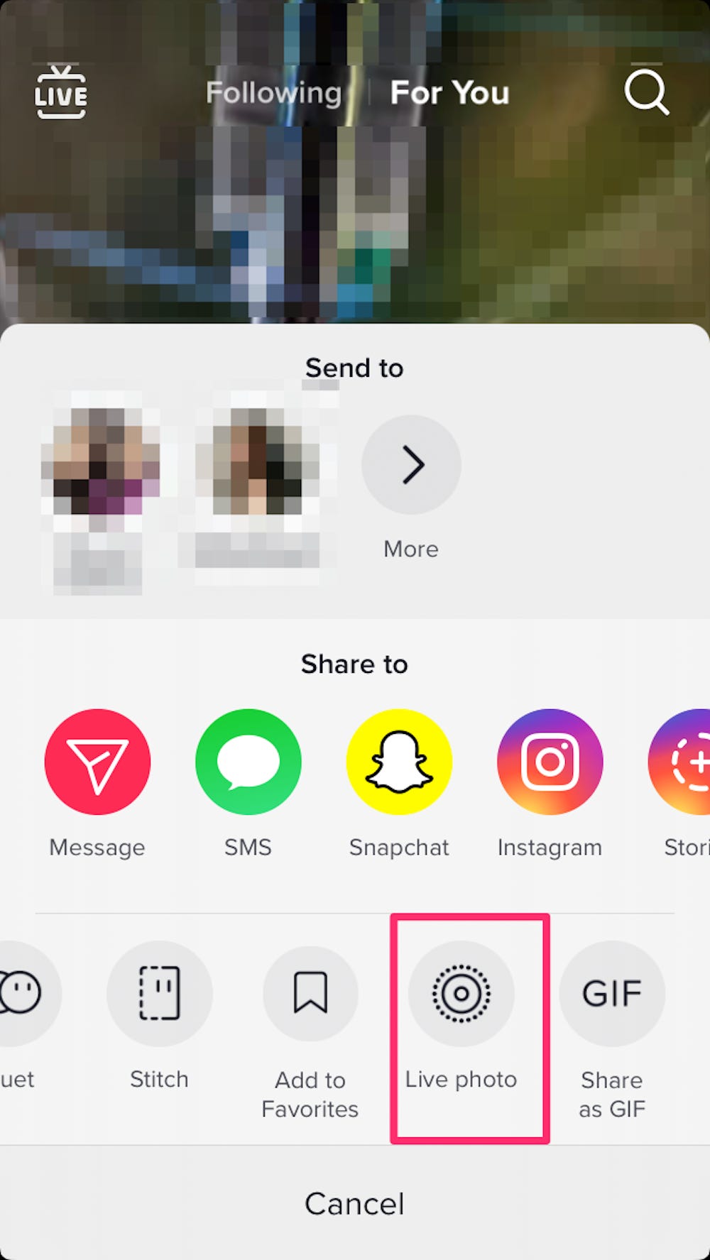 Schermata che mostra come selezionare l'opzione della foto live quando si condivide un TikTok