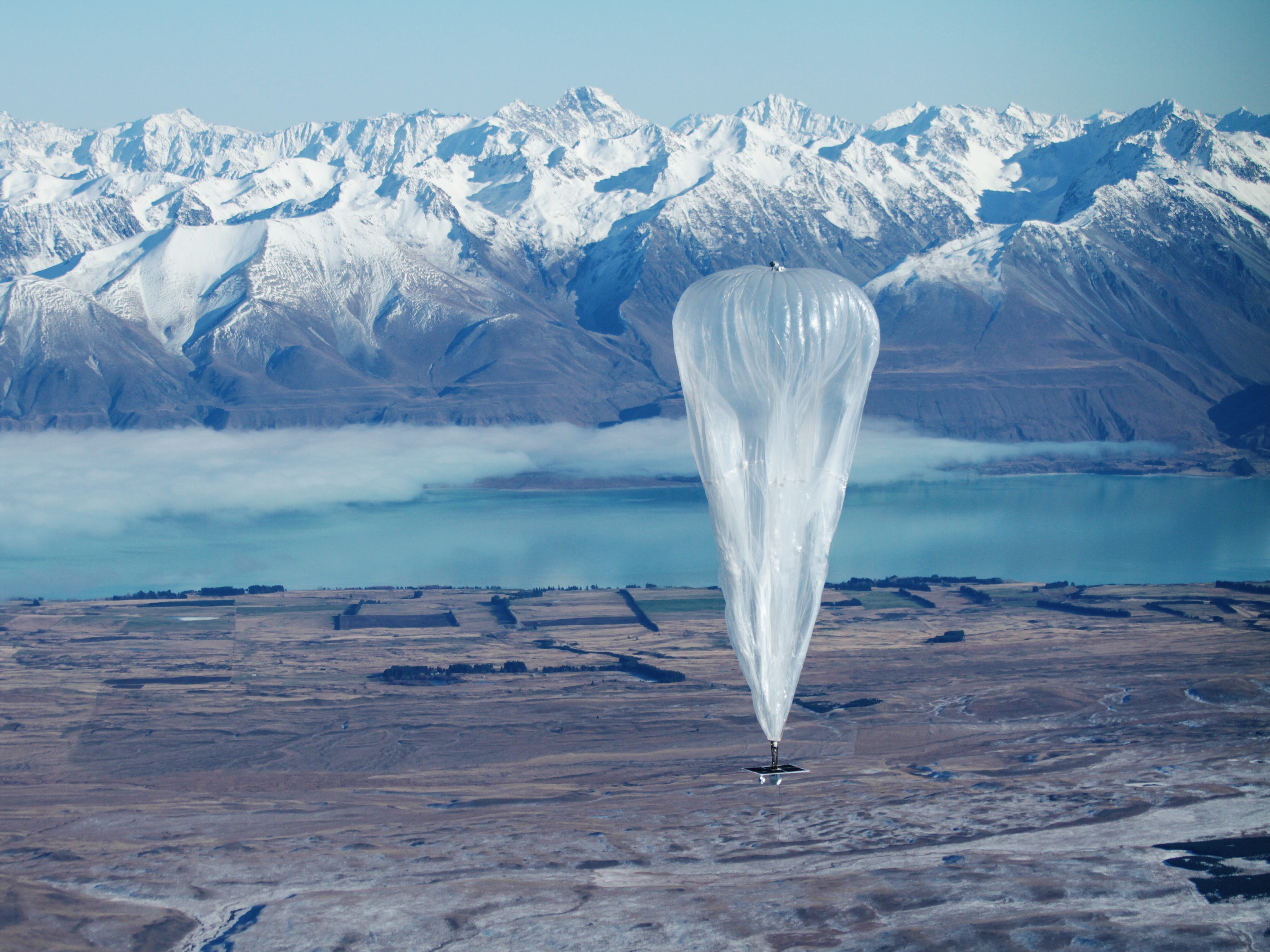 Un pallone Loon fluttua nei cieli della Nuova Zelanda