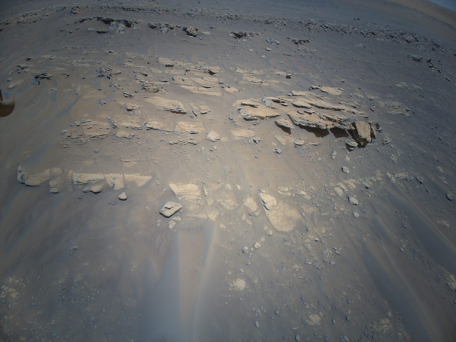 Marte Dirt Rocks Foto a colori marrone dal volo in elicottero dell'ingegno