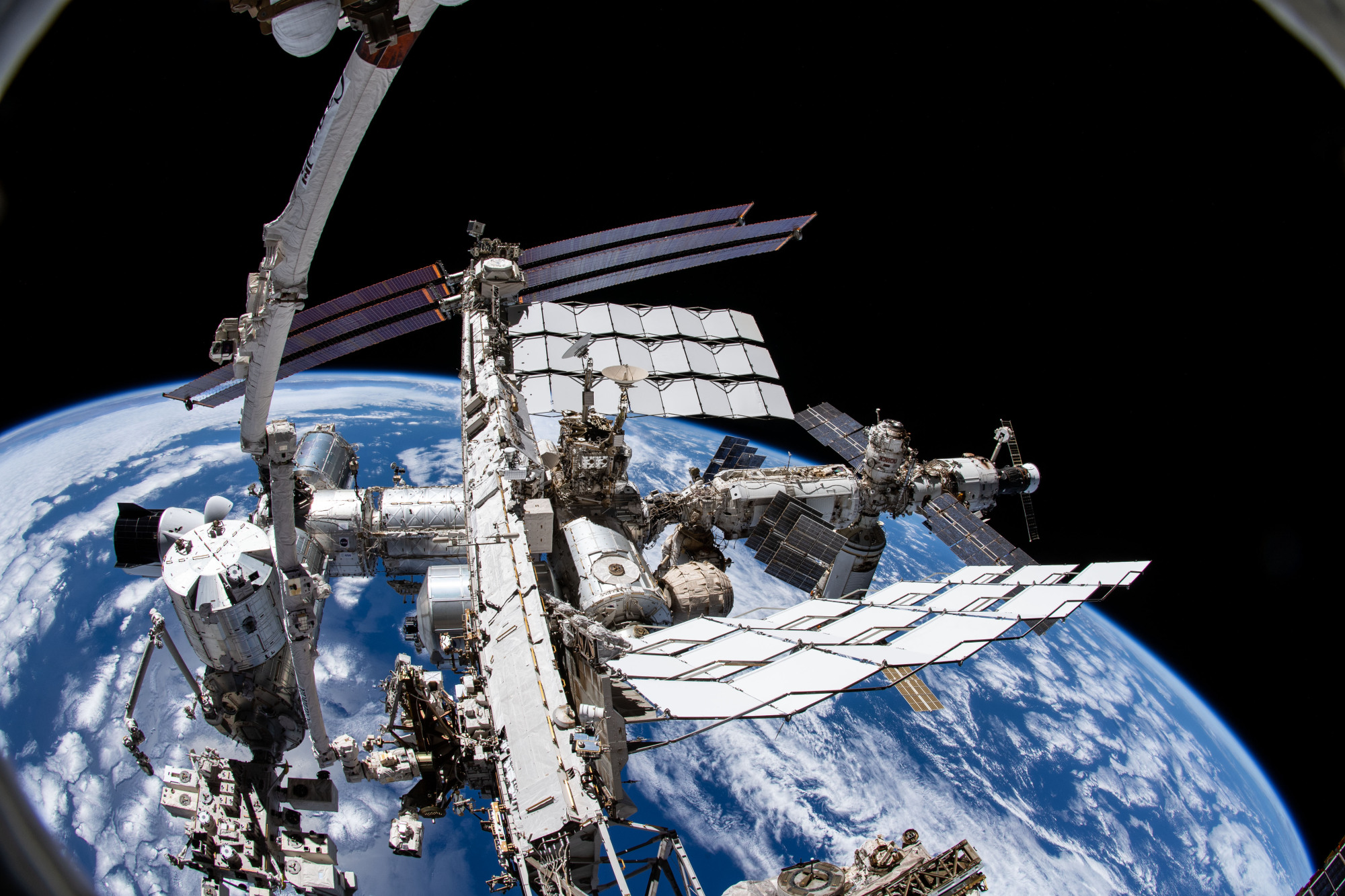 La vista dell'astronauta della NASA sulla Stazione Spaziale Internazionale