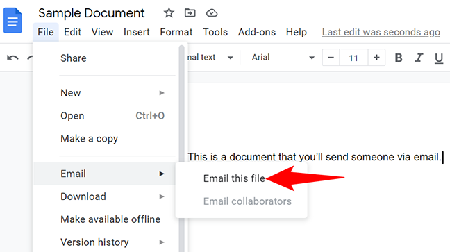 Scegli File > Email > Invia questo file tramite email dalla barra dei menu di Google Documenti.