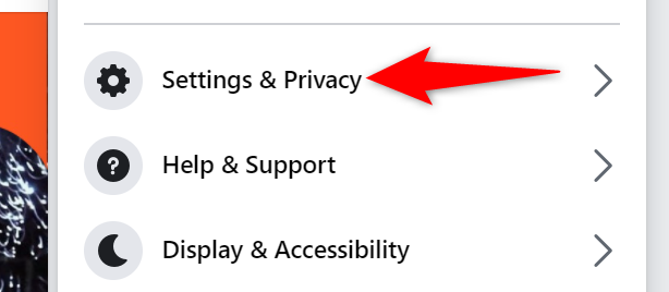 Fai clic su "Impostazioni e privacy" nel menu di Facebook.