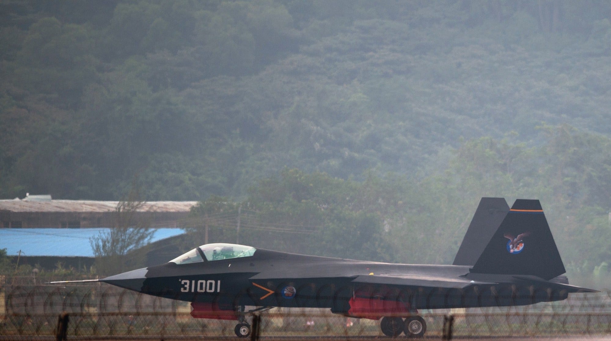 Un caccia stealth cinese FC-31 J-31
