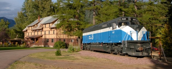 Train Caboose trasformato nella perfetta piccola casa nel bosco