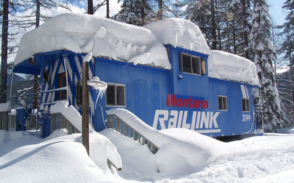 Train Caboose trasformato nella perfetta piccola casa nel bosco