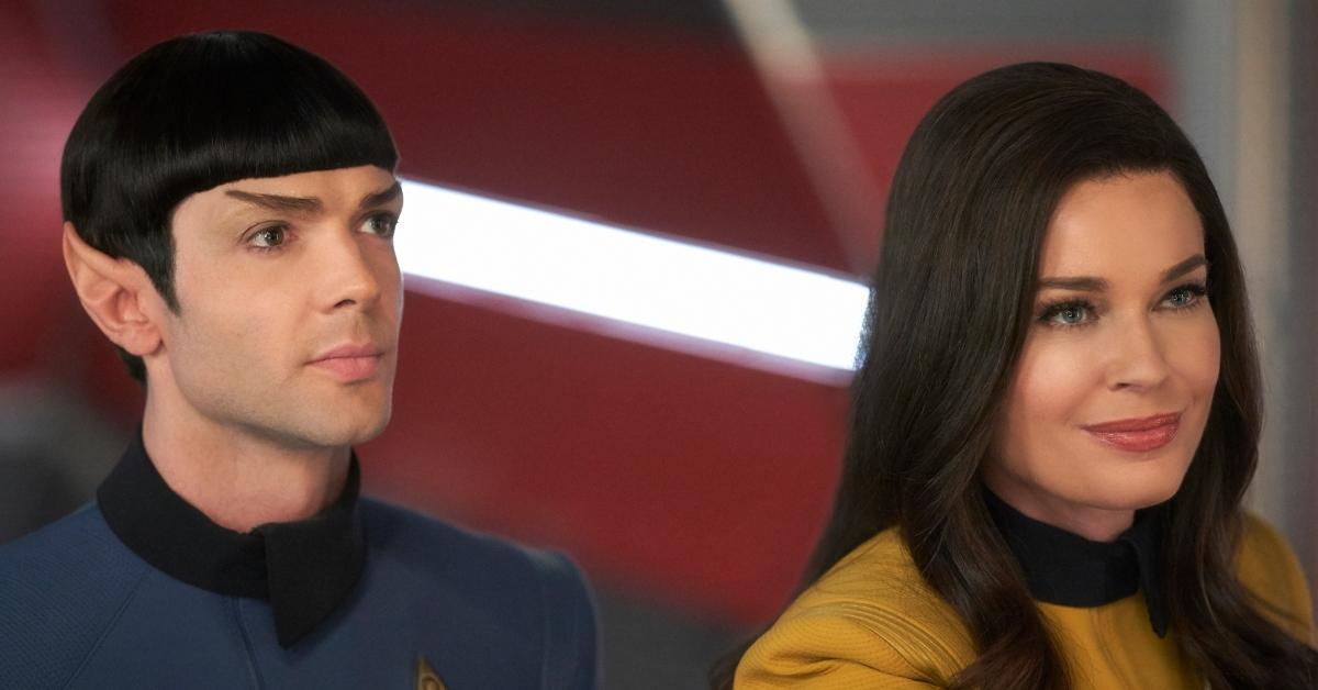 Ethan Peck nel ruolo di Spock; Rebecca Romijn come numero uno