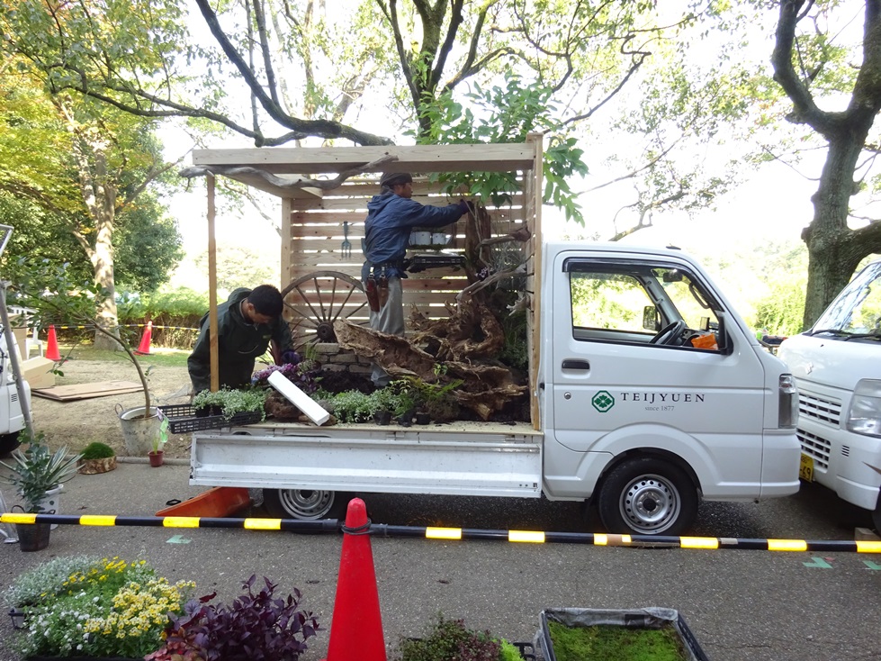 Persone in Giappone stanno convertendo i loro camion in incantevoli giardini mobili