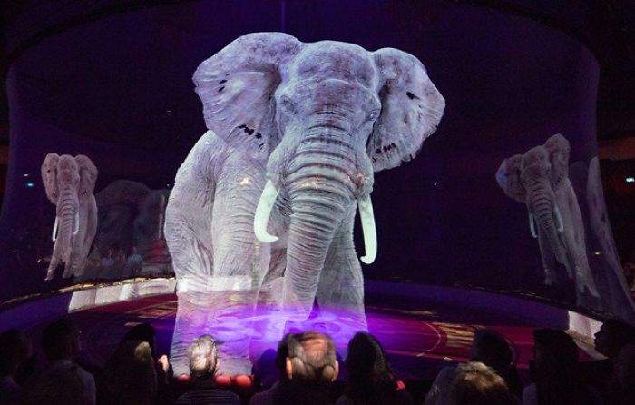 Il circo utilizza ologrammi invece di animali vivi per un'esperienza senza crudeltà