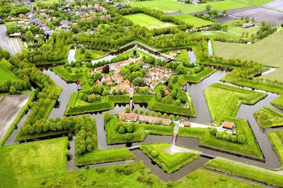 Questo villaggio senza strade sembra uscito da una fiaba