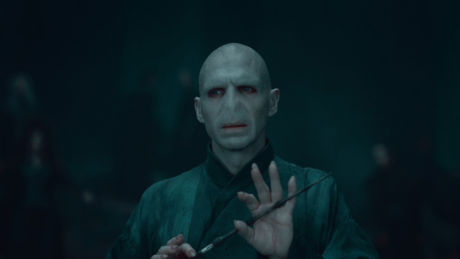 Voldemort con la bacchetta di sambuco in Harry Potter