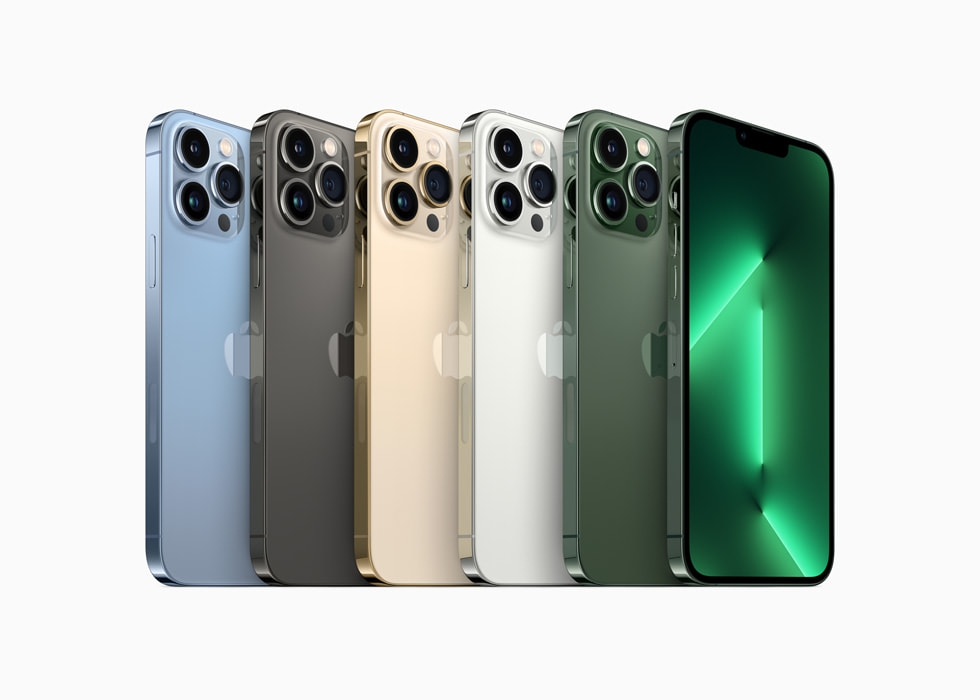 L'iPhone 13 Pro in blu sierra, grafite, oro, argento e il nuovissimo verde alpino.