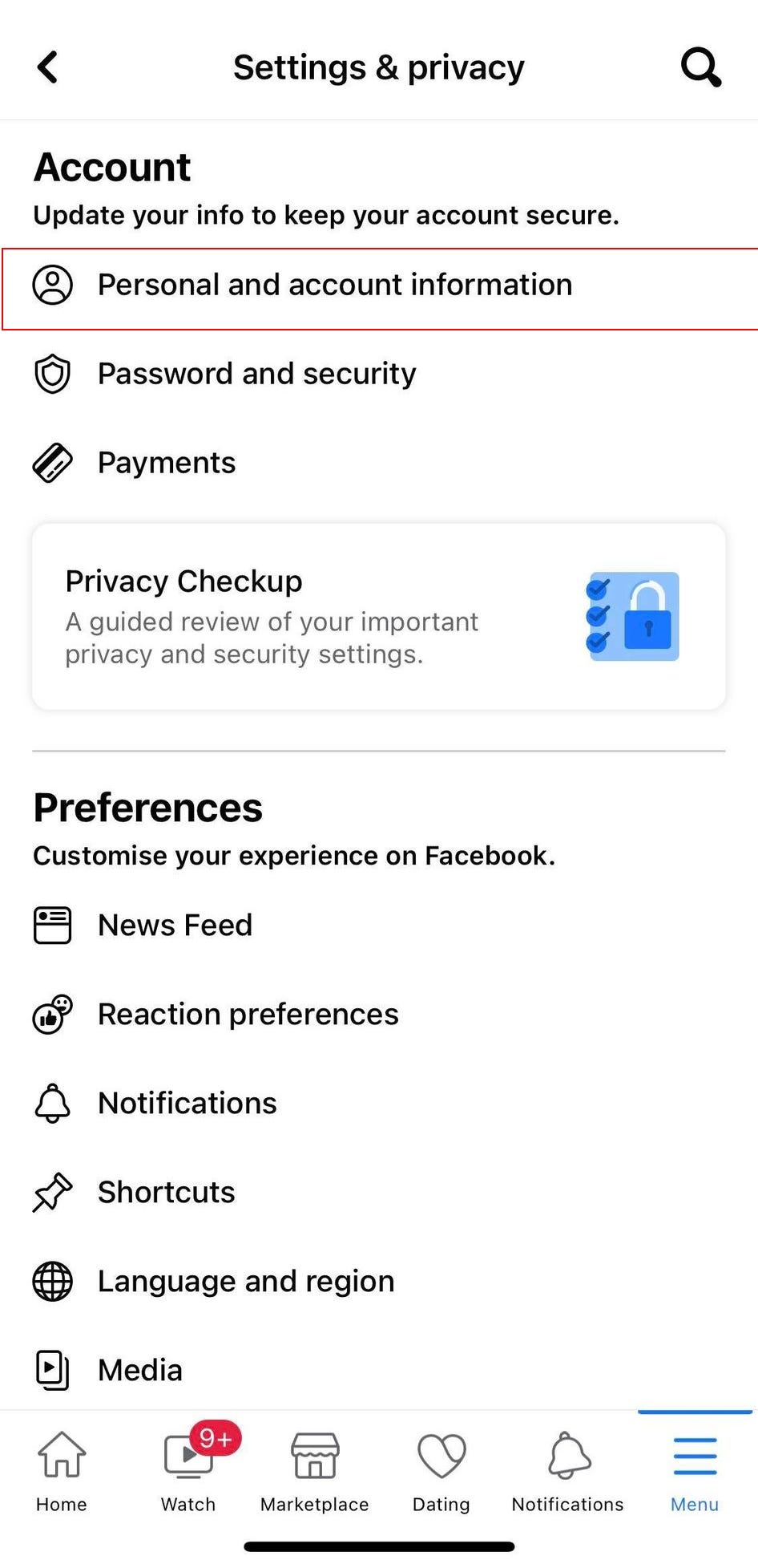 Pagina Impostazioni e privacy su Facebook, con l'opzione "Informazioni personali e account" evidenziata.