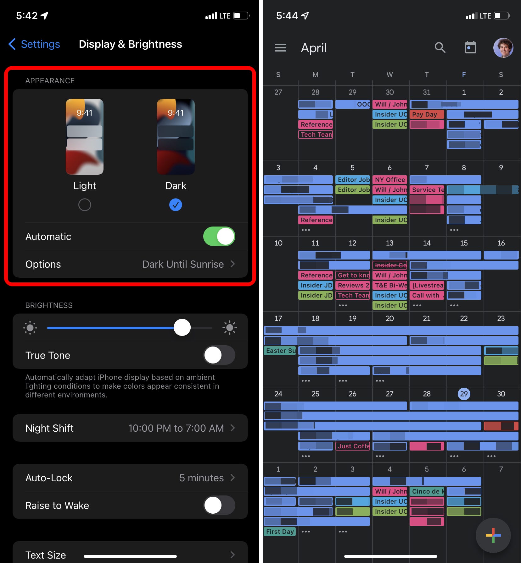 Il menu Display e luminosità su un iPhone e l'app Google Calendar in modalità oscura.