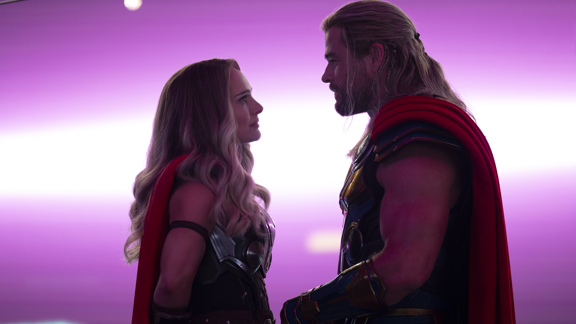 Thor e Jane Foster si trovano faccia a faccia in un altro regno in Thor: Love and Thunder