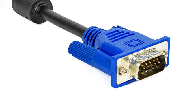 Un connettore VGA maschio su un'estremità del cavo