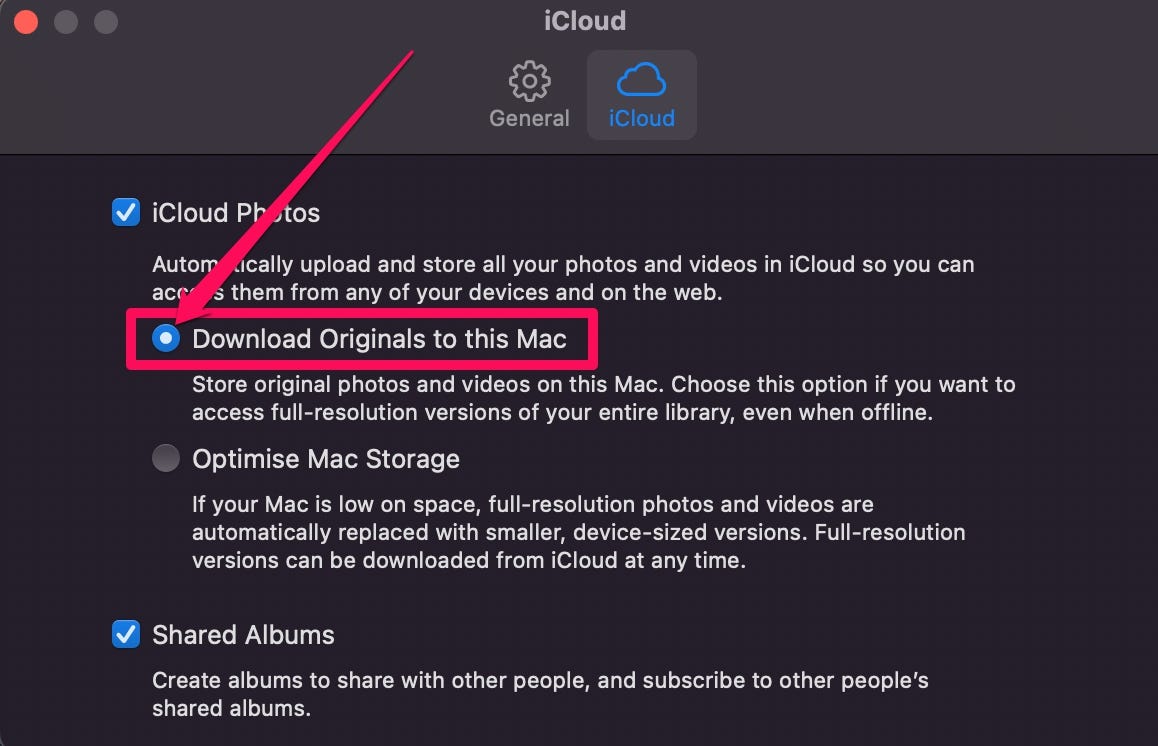 La scheda "iCloud" delle preferenze Foto su Mac, con la selezione accanto a "Scarica originali su questo Mac" evidenziata.