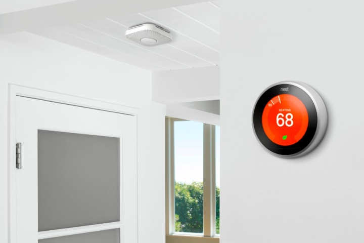 Il Google Nest Learning Thermostat in acciaio inossidabile.