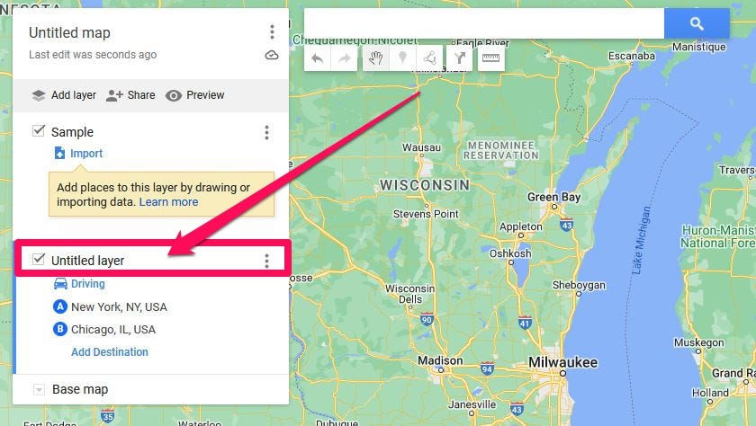 La pagina della mappa del cliente su Google Maps su desktop, con l'intestazione "Livello senza titolo" su un livello evidenziato in un riquadro rosa acceso con una freccia puntata su di esso.