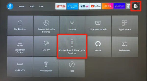 La schermata delle impostazioni di Firestick, con l'opzione "Controller e dispositivi Bluetooth" evidenziata.