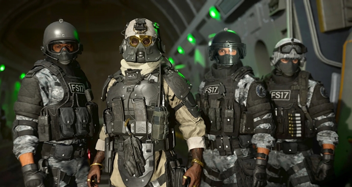 Personaggi che indossano armature in Warzone 2.0.