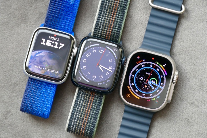 Apple Watch Ultra con Apple Watch Series 8 e Watch SE 2.