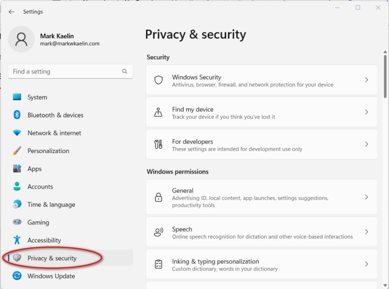 Individua e seleziona le impostazioni di privacy e sicurezza in Windows 11.