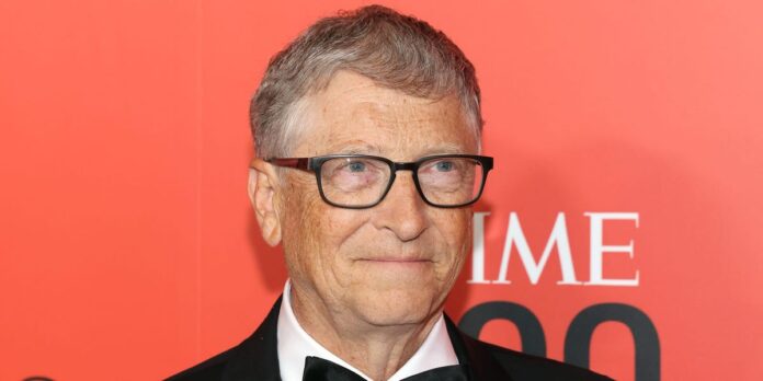 Bill Gates afferma che le auto a guida autonoma saranno rivoluzionarie quanto il PC dopo averne guidato uno
