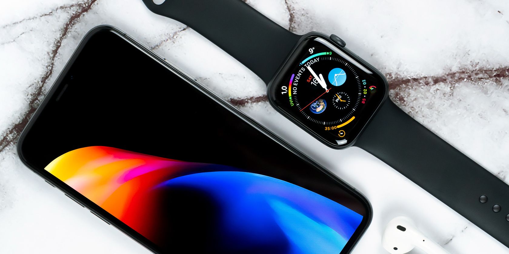 uno smartwatch e un iPhone