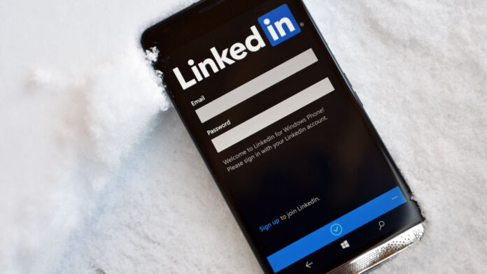 Microsoft elimina 700 posti di lavoro da LinkedIn e blocca i servizi in Cina
