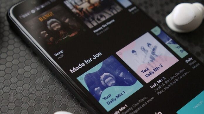 Spotify sta testando una delle migliori funzionalità offline di YouTube Music
