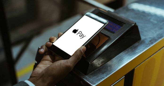 Apple cede: pronta a permettere i pagamenti via NFC anche alle aziende di terze parti su iOS in Europa