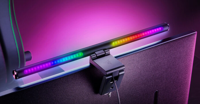 Effetti RGB sul muro e luce bianca sulla scrivania, Razer lancia Aether Monitor Light Bar