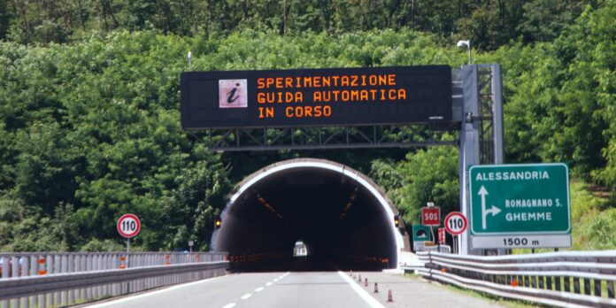 Autostrade, prosegue la sperimentazione della guida autonoma. Stavolta su strada aperta al traffico