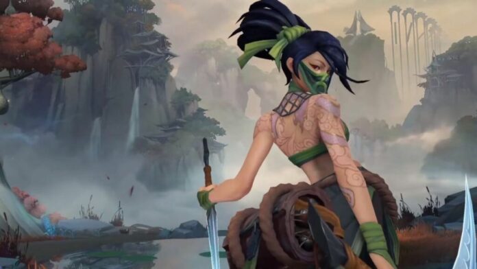 League of Legends: un brutale cosplay di Akali, l'assassina solitaria