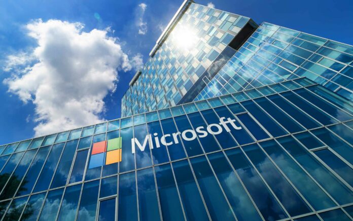 Microsoft aumenta il fatturato del 18% grazie agli investimenti IA