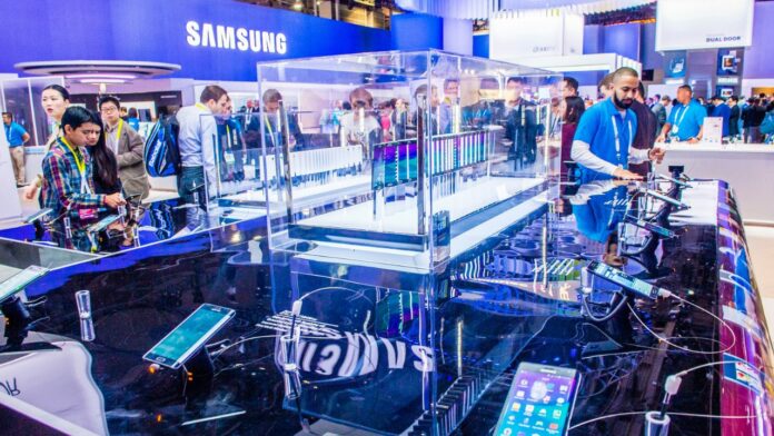 Samsung domina il mercato TV per il 18° anno di fila thumbnail