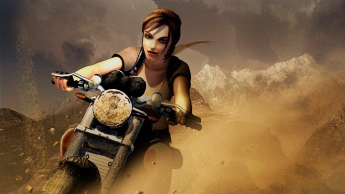 Tomb Raider: all'insegna dell'avventura in un cosplay di Lara in sella alla sua moto