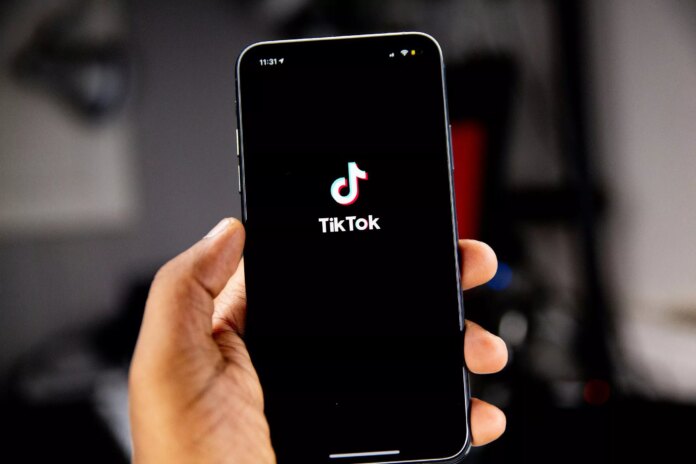 TikTok e video lunghi: primi test per contenuti da 60 minuti