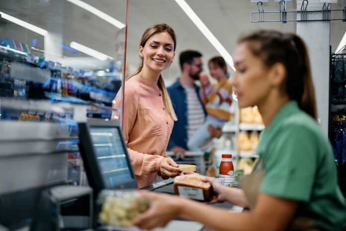 Addio parziale ai codici a barre nei supermercati e non solo: largo al QR Code. Cosa cambia e perché