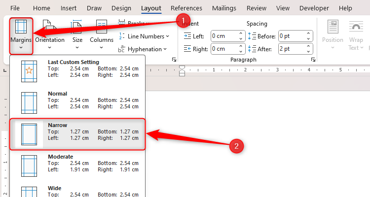 Un documento Word con l'opzione Margini stretti selezionata tramite la scheda Layout.